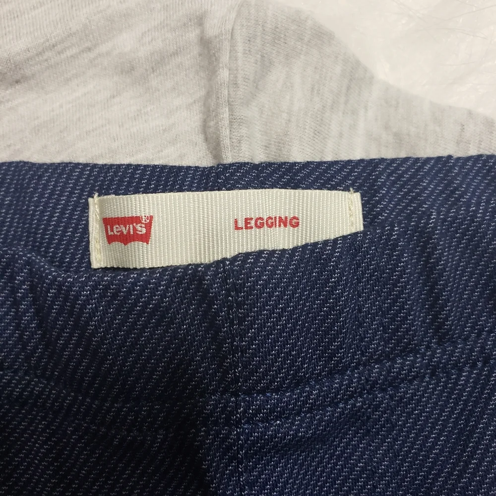Levi's two-piece set leggings and long sleeve‎ top size 2T